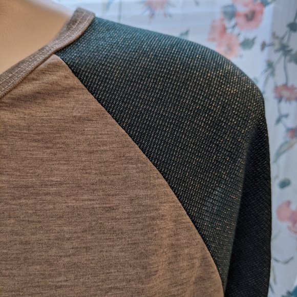 Lularoe Randy Shirt - Picture 2 of 4